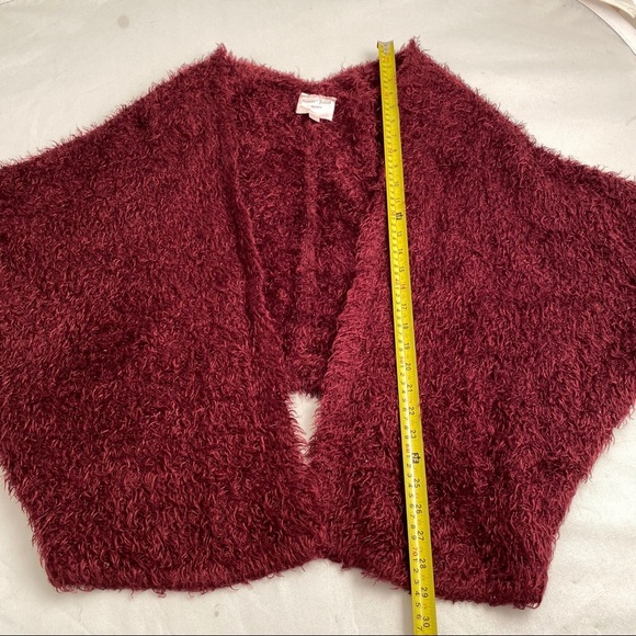 Romeo and Juliet Couture burgundy fuzzy cardigan M - Picture 7 of 8